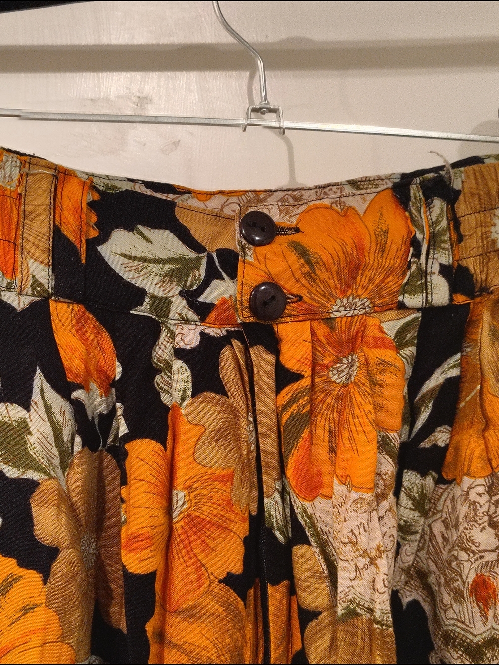 Floral Pleated Midi Skirt With Pockets - Picture 3 of 8